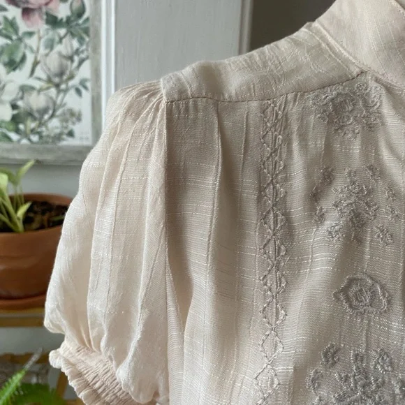 XXI blouse tan color embroidered size M short sleeves elastic band around waist - Picture 4 of 13